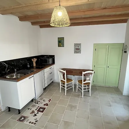 Les Petits Jardins De De Charme Pensionat Cisse